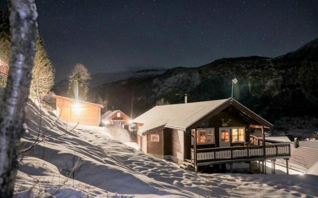 Cabin in Hodlekve with 5 bedrooms & hot tub.