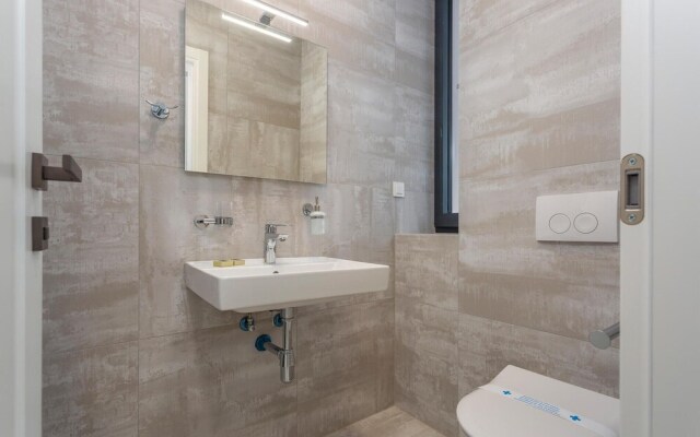 Amazing Apartment in Malinska With Wifi and 3 Bedrooms