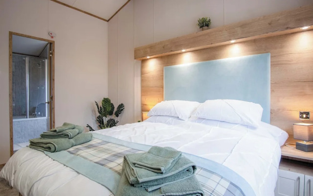 Oakland Lodge - 2 Bedroom Lodge - Wisemans Bridge