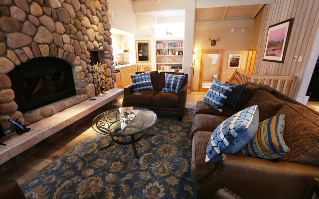 Mammoth West #137 Condo