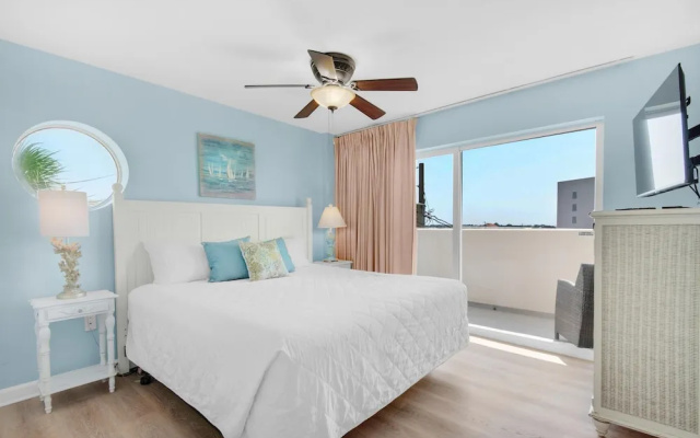 Pelican Isle 301