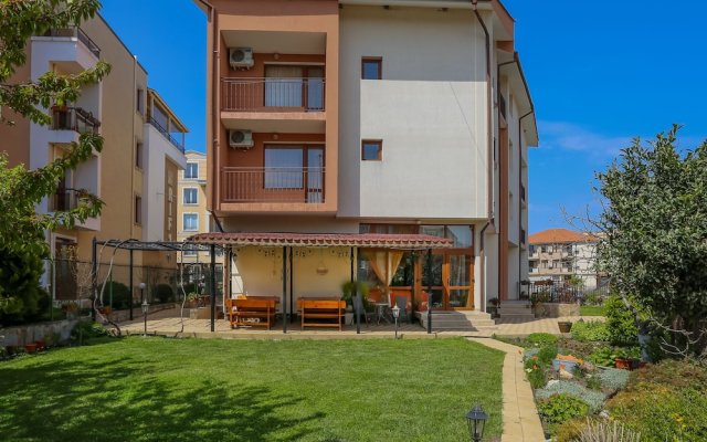 2 Bedroom Apartment in Dafinka Guest House