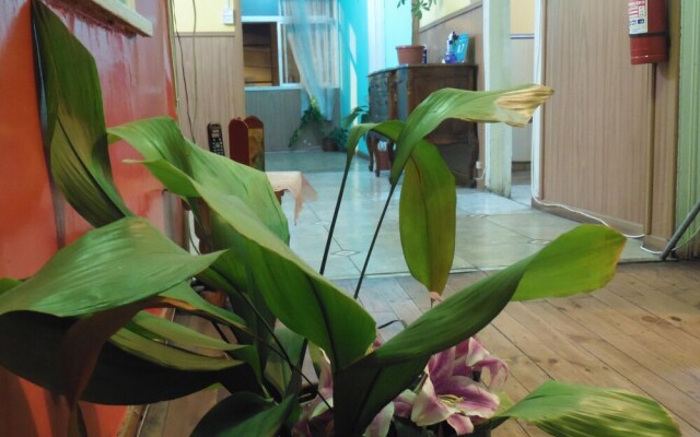 Hostal Tricontinental