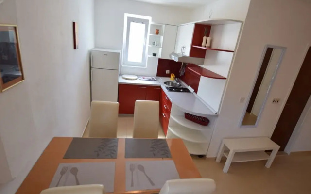 Spacious Apartment With Terrace, Near the Beach