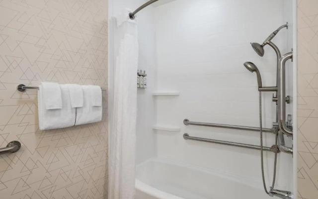 Holiday Inn Exp Meadville I-79 Exit 147a