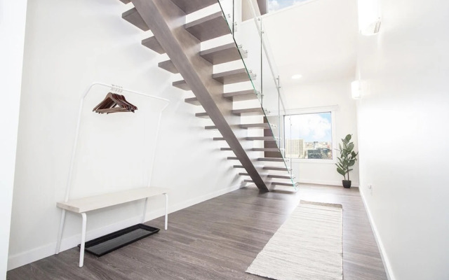 Spectacular 2bedroom and 2bath Penthouse With Parking