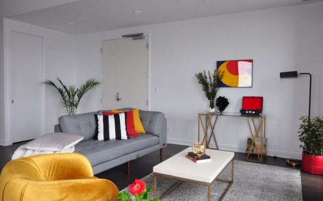 Tour des Canadiens Penthouse by Hometrotting