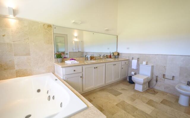 Private Villa with Pool and Golf Cart