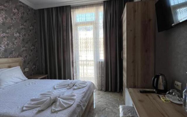 Vaxx Hotel