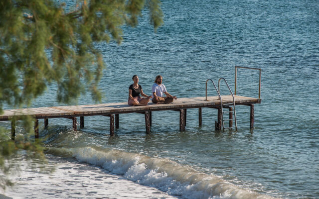 Delfinia Hotel & Bungalows