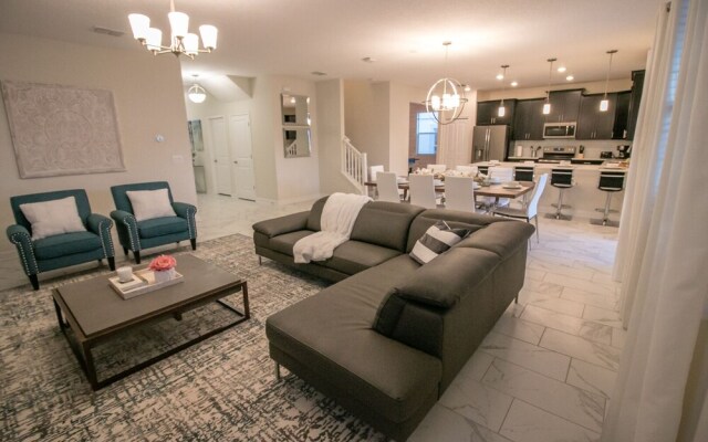 1581 PD - Exquisite 6BR Haven: Private Pool