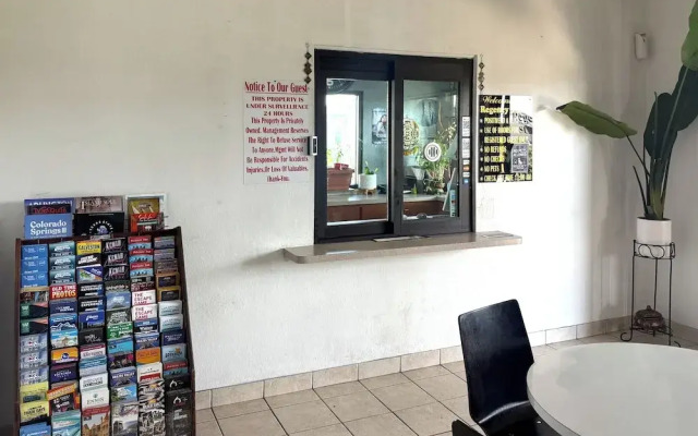 Hotel O Regency Suites Houston - IAH Beltway 8