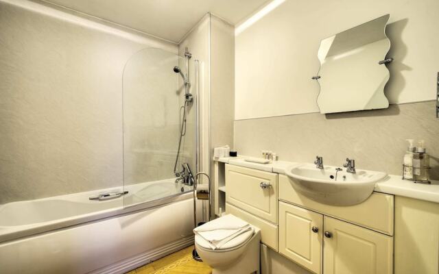 Guestready - Bright, Spacious 2bdr Flat