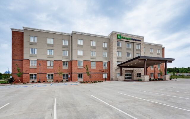 Holiday Inn Express & Suites Manhattan by IHG