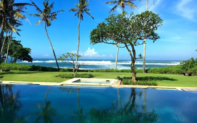 Ombak Luwung Beachfront Estate