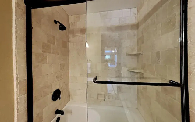 Slopeside Deluxe 2 Bedroom Condo with Free Parking, Spa, Free Gondola (Sierra Megeve 25) by RedAwning