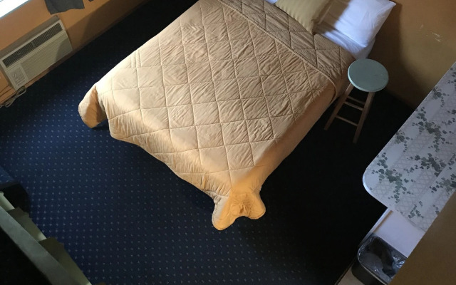 Smokey Point Motor Inn