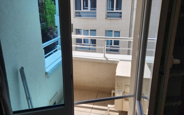 Colonel apartment 963