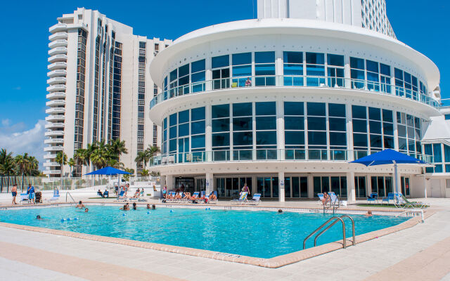 Collins Apartments by Design Suites Miami