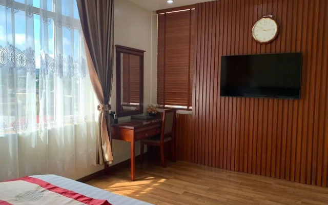 Duc Trung Hotel CB by Bayluxury