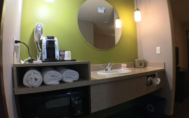 Super 8 by Wyndham Kapuskasing