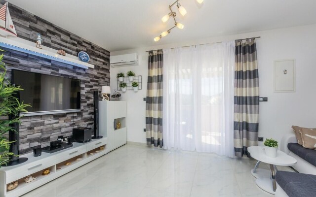 Awesome Home in Brzac With Wifi and 2 Bedrooms