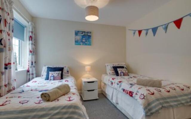 Apartment Headlong