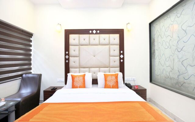 OYO Rooms Sector 22 Mobile Market