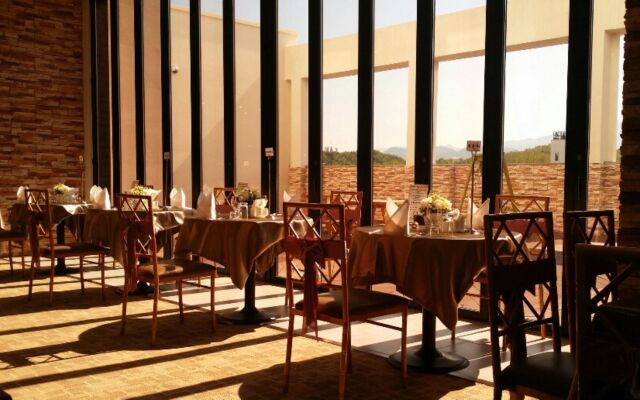 Hyunjin Tourist Hotel