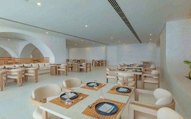 Posh Club by SUNRISE White Hills