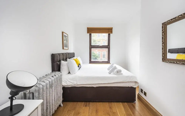 Stunning Light Filled 2 Bed Apartment + Parking Sleeps 7