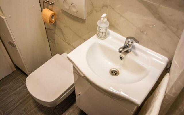Apartment & room Eni