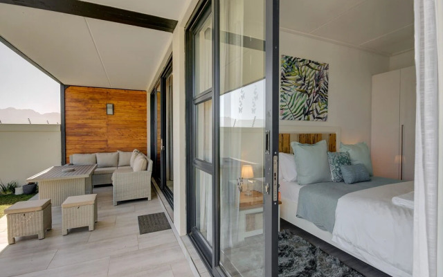 UniqueStay Paardevlei Square Apartment - Adults Only