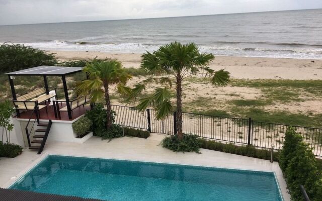 La Playa Beach Front Pool Villa Cha-am