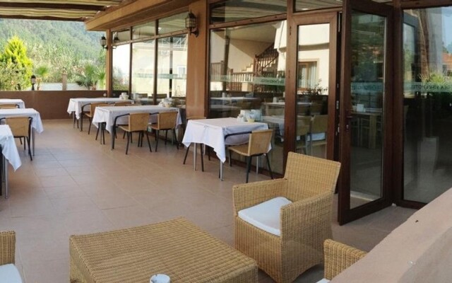 Demirci Hotel