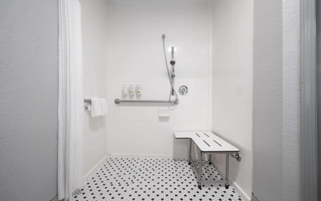 La Quinta Inn & Suites by Wyndham Raleigh Cary
