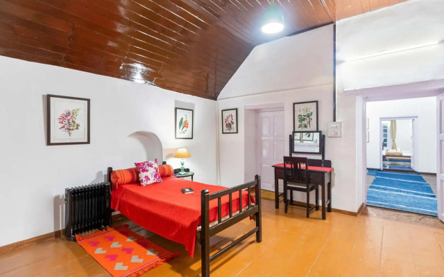 StayVista at 8Oaks - Ancestral Bungalow with massive lawn