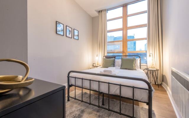 2 Bedroom Apartment Near Manchester Victoria