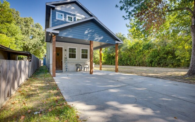 Pet-friendly Tomball Home: Walk to Main Street!