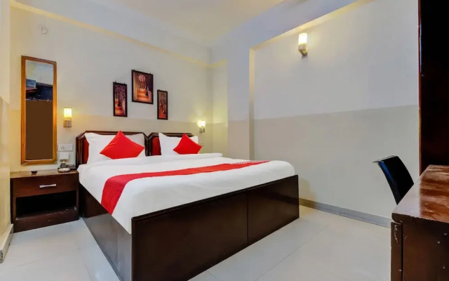 OYO Flagship 42717 Hotel Fort