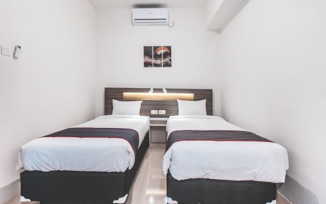 Super Oyo Collection O 16 Vittoria Residence