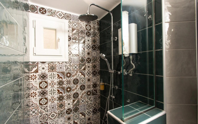 Downtown Luxury Boutique Suites : the red suite