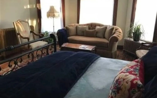 Vineyard Mansion & Carriage House Bed & Breakfast