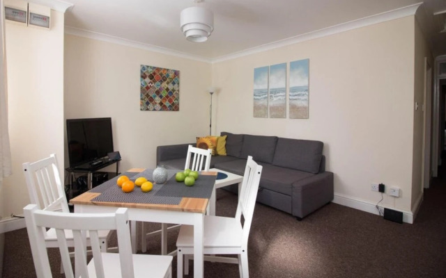 Stayzo Penthouse Accommodation 1- Premier Lodge