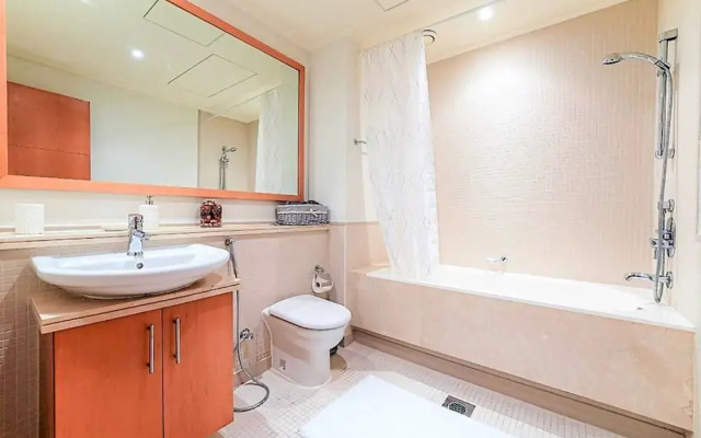 Stunning 2 bed Balcony Marina View Dubai