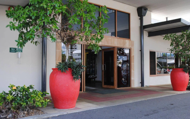 Bay Village Tropical Retreat & Apartments