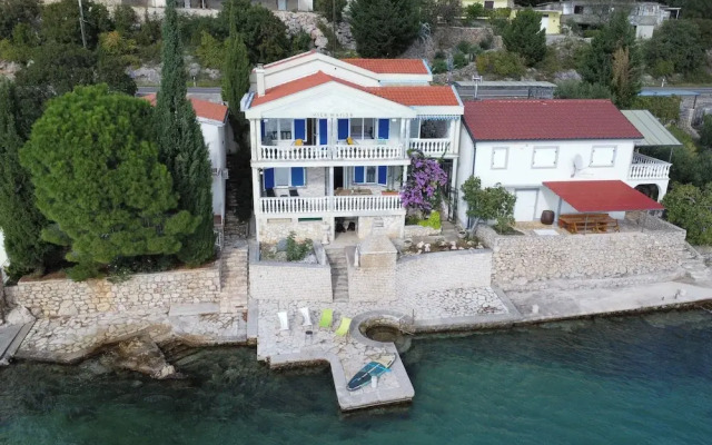 Villa Seafront Escape