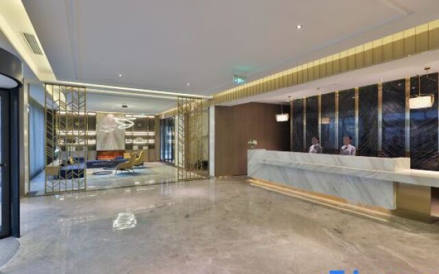 Orange Hotel  (Shanghai Hongqiao Railway Station Beidi Road)