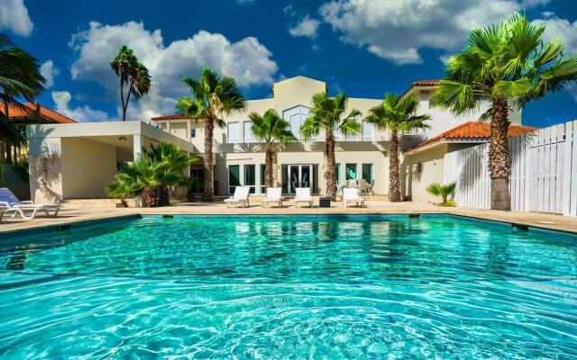 Direct Ocean Front Villa With Private Pool + View! Boca Catalina Malmok!