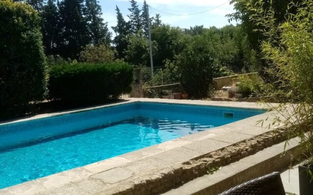 Apartment With one Bedroom in Sorgues, With Shared Pool, Enclosed Garden and Wifi